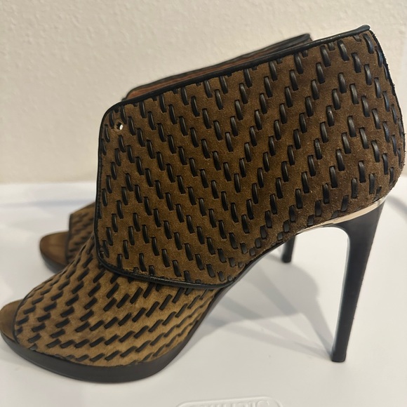 Burberry Brown suade bootie with leather weaving - Picture 2 of 11